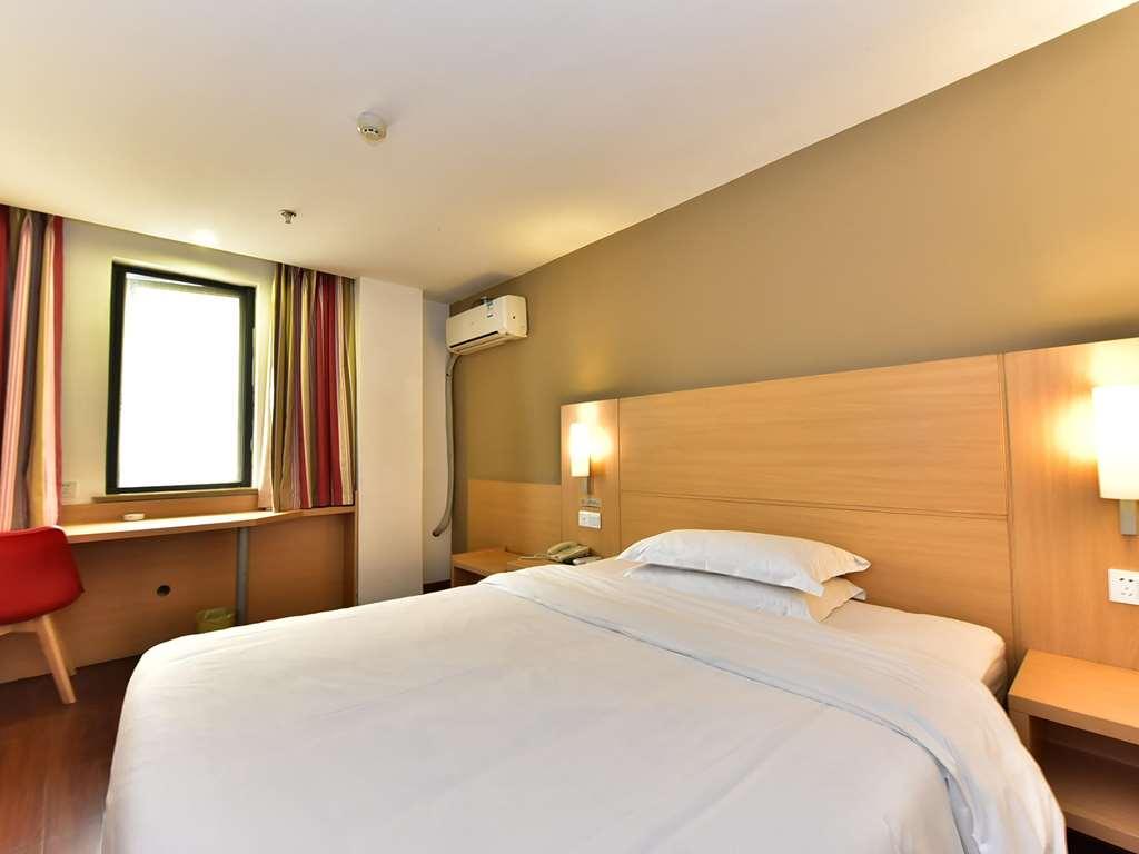 Ibis Ningbo Tianyi Square Hotel Room photo